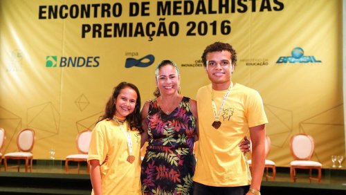 Junto com a professora Luzinalva e Liz, colega da Bahia, também medalhista