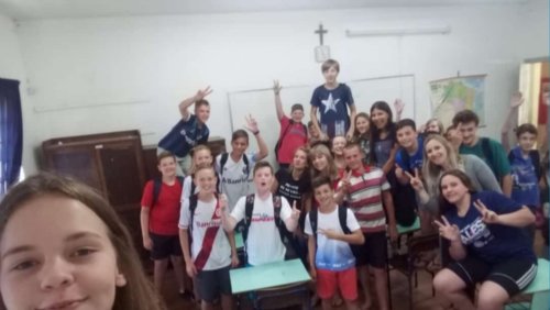  Karol com a turma da Escola Municipal Monsenhor Seger, em Travesseiros (RS)